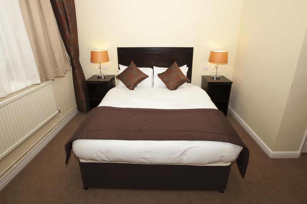 Dolphin Sa1 Hotel Swansea Room photo