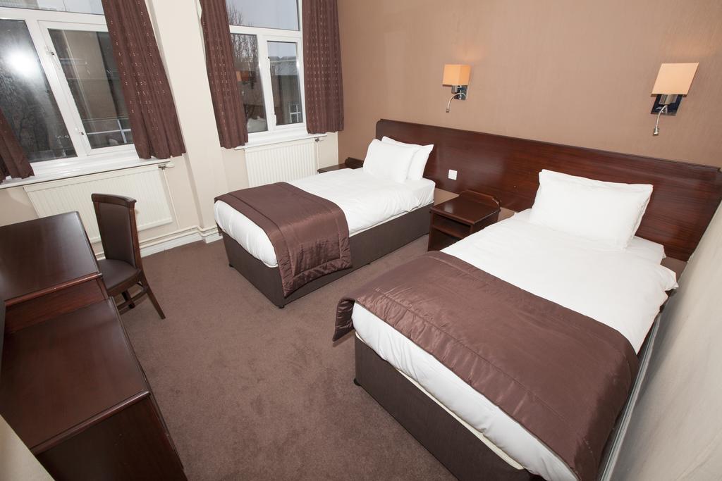 Dolphin Sa1 Hotel Swansea Room photo