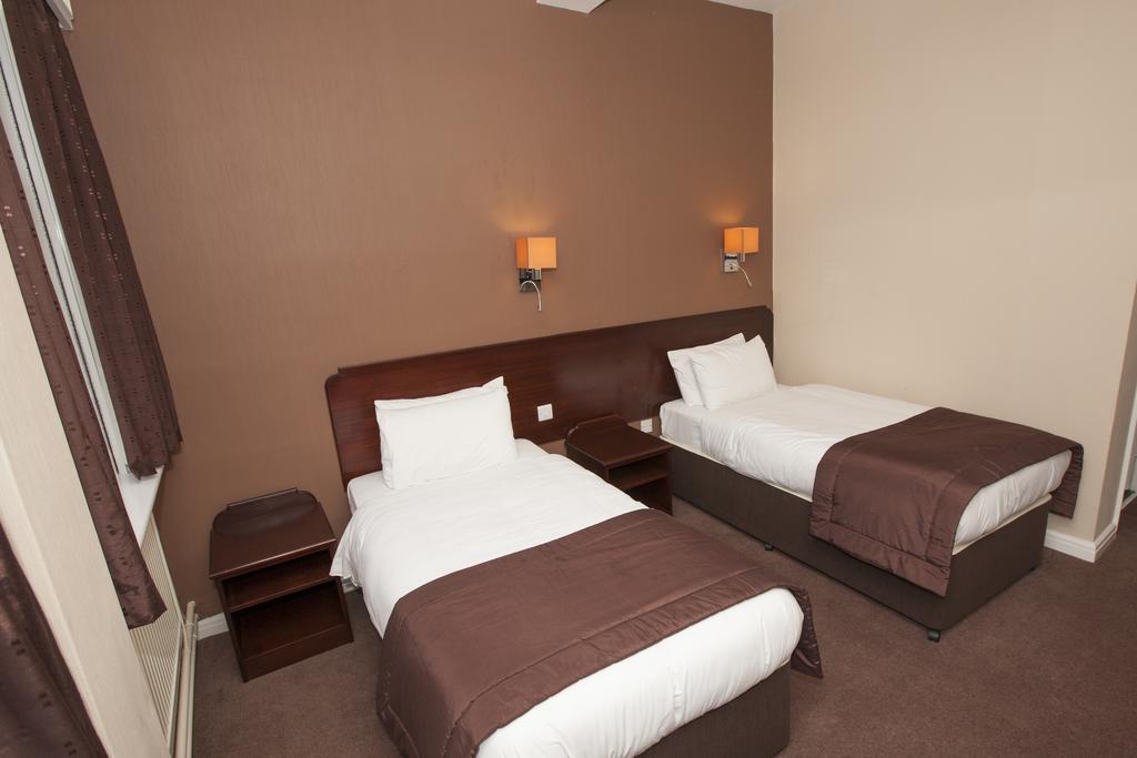 Dolphin Sa1 Hotel Swansea Room photo