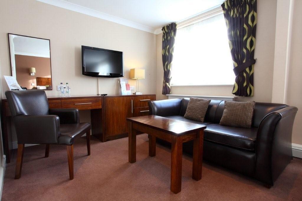 Dolphin Sa1 Hotel Swansea Room photo
